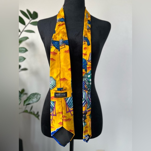 Looney Tunes Daffy Duck Silk Tie - Picture 3 of 5